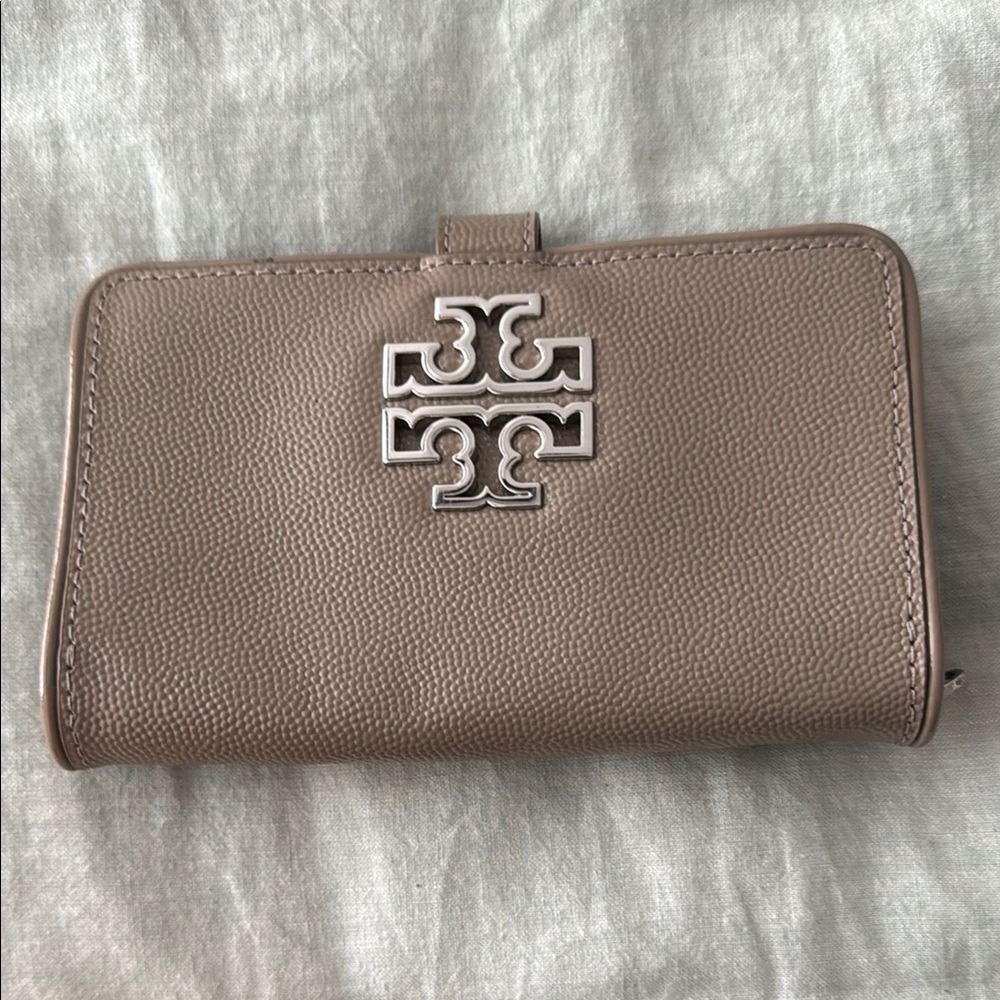 Tory Burch Tan Leather Wallet Classic Bifold Design